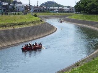 東洋学園大キャンパスの緑を眺めながら進むコースの写真