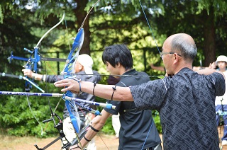 写真：デモンストレーションを行う協会の皆さん