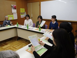 写真：認知症について話し合う皆さん