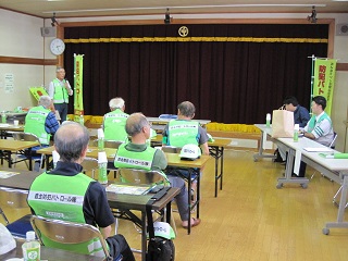 写真：名都借自治会自主防犯パトロール隊の出動式