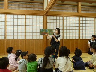 写真：おはなし会の様子