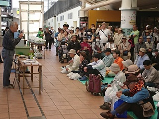 写真：流山おおたかの森駅自由通路での講習会