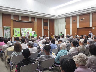 写真：森の図書館で講習会