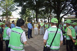 写真：挨拶する船渡川署長