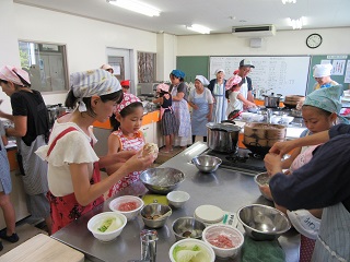 写真：料理教室の様子