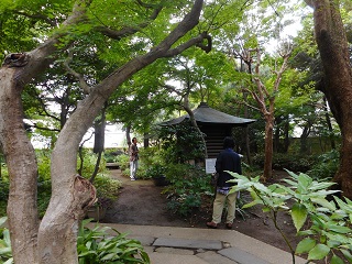 写真：庭園内の校倉