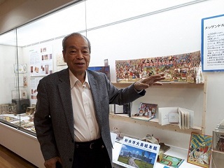 写真：飛び出す絵本コレクターのメディアプロデューサー澤田隆治さん