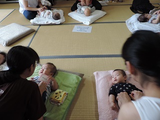 写真：ママ同士の挨拶