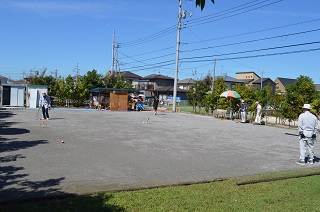 写真：練習する東谷ゲートボールクラブの皆さん