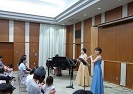 写真：演奏する出演者