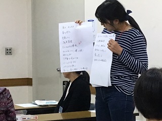 写真：参加者による発表の様子