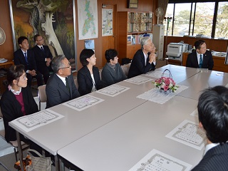 写真：懇談の様子