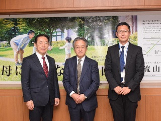 写真：海老原社長と井崎市長