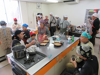 写真：試食の様子