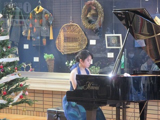 写真：ピアノ演奏の様子2