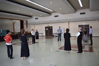 写真：会場に集まる参加者