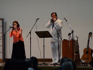 写真：音楽家・三好英夫さんのオカリナ演奏