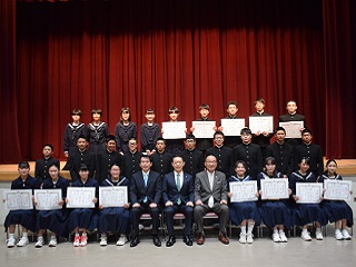 写真：受賞した中学生の皆さん