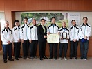 写真：井崎市長と流山市コミュニティスポーツリーダー会の皆さん