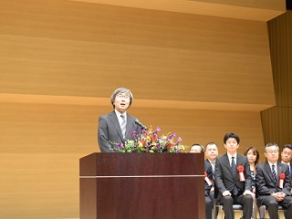 写真：館長に就任したアクティオ株式会社の筒井秀夫さんの挨拶