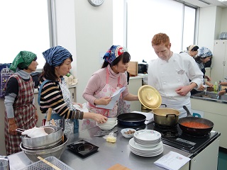 写真：料理教室の様子