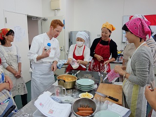 写真：料理教室の様子