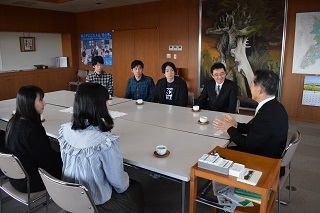 写真：江戸川大学の学生