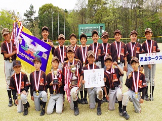 写真：優勝した流山ホークスのメンバー