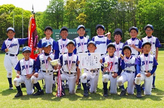 写真：優勝した八木南クラブの皆さん