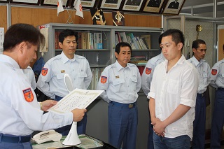 写真：感謝状の贈呈