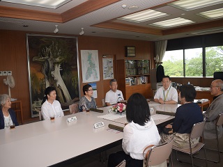 写真：授賞式後の懇親会の様子