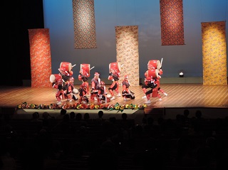 写真：創作エイサー隊炎舞太鼓による演奏の様子