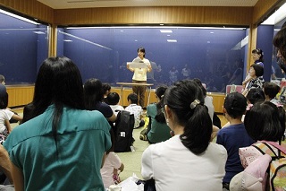 写真：一日中いろいろおはなし会の様子