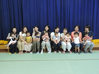 写真：誕生日を迎えた子どもたち