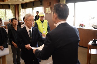 写真：地域社会づくりへの貢献表彰の受賞者