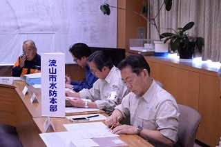 写真：水防本部会議の様子