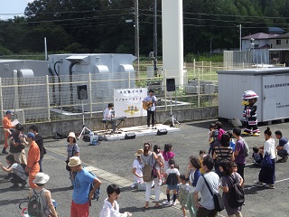 写真：ソノライフによるライブの様子