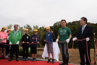 写真：除幕式の様子