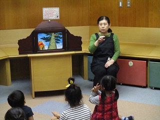 写真：紙芝居の様子