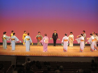 写真：舞踊発表会の様子