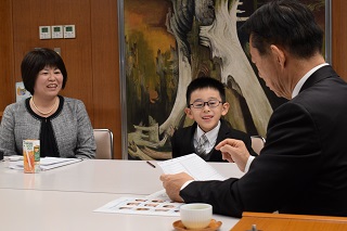 写真：談話の様子