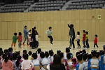 写真：ダブルダッチの演技を披露する参加者