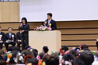 写真：来賓代表挨拶をする齋藤健衆議院議員