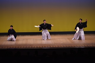 写真：日本舞踊の流派の違いの様子