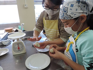 写真：作業するお子さんの様子