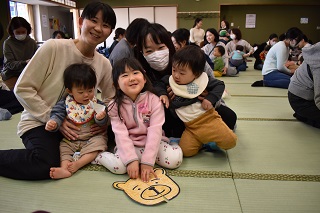 写真：カード合わせゲームの様子