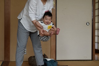 写真：赤ちゃんとスキンシップ
