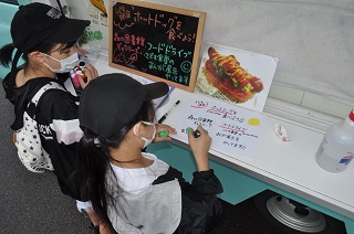 写真：子どもたちの協力も