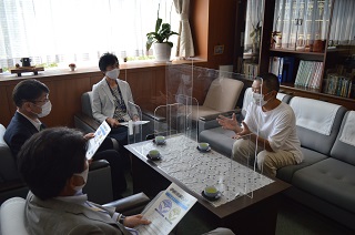 写真：懇談の様子