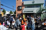 写真：江戸川台東自治会館に集まる地域の皆さん